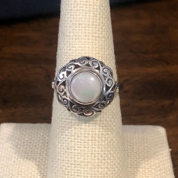 Vintage Sterling Silver Cutout Mother of Pearl Ring Sz 7 - Picture 1 of 9
